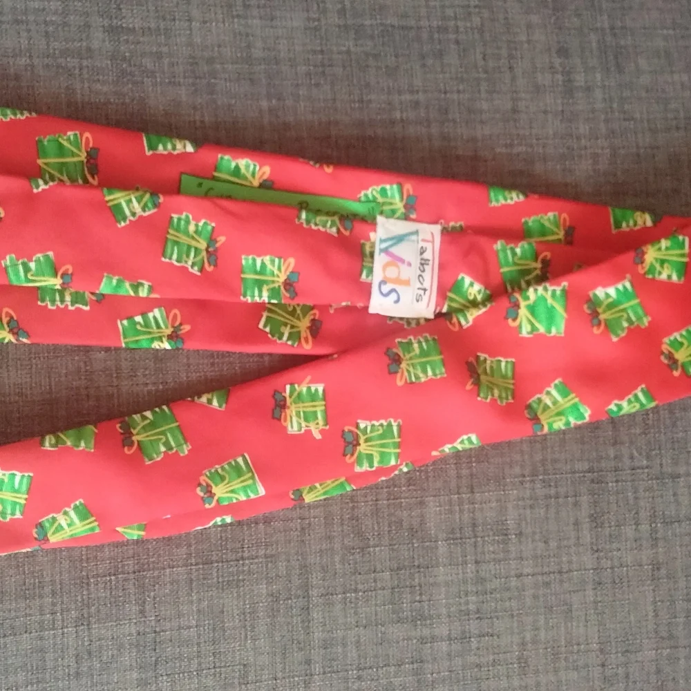 Talbots kids Christmas / Holiday red and green neck tie with bows and holly